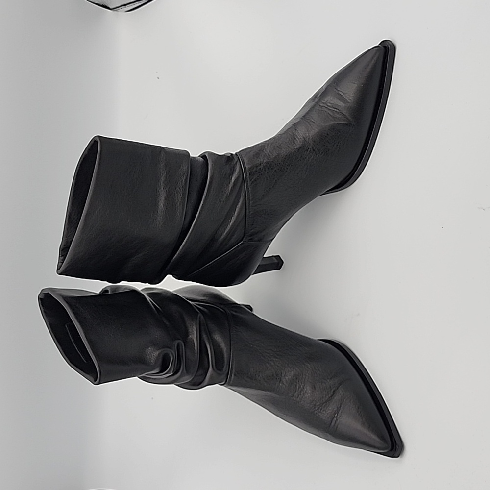 AQUATALIA Maddy Black Leather Low-heeled Scrunched Boot w/Pointed Toe, 7.5 - Picture 3 of 7